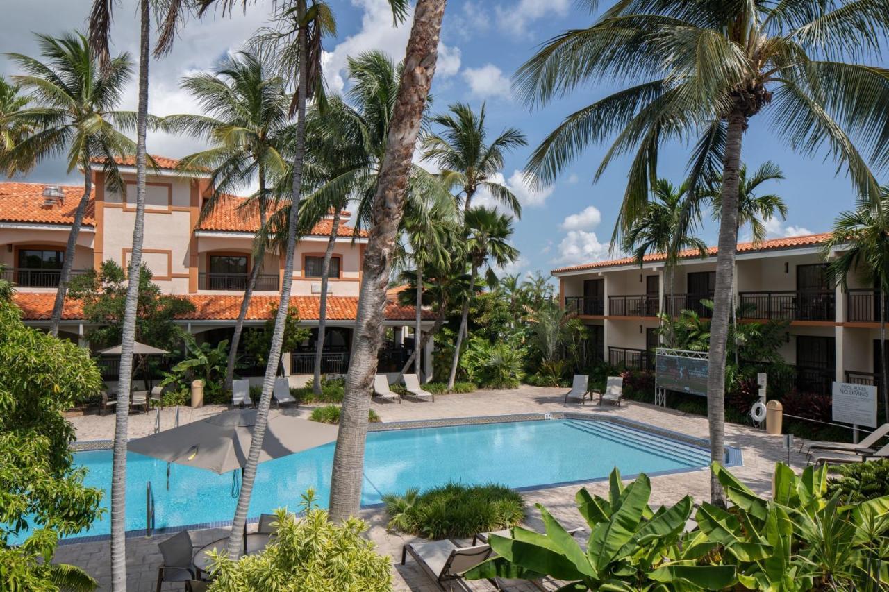 Courtyard By Marriott Key West Waterfront Hotel Exterior photo