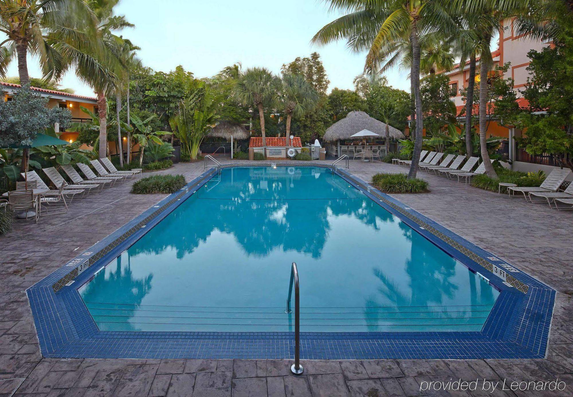 Courtyard By Marriott Key West Waterfront Hotel Exterior photo